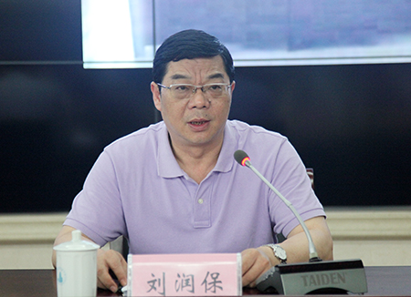 刘润保在主持会议时强调,大家要进一步贯彻好本次会议精神,狠抓考试