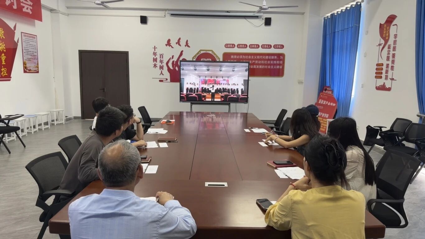 红歌嘹亮颂初心 青春聚力跟党走|新能源产业学院第五届“红舟杯”红歌大合唱选拔赛圆满落幕